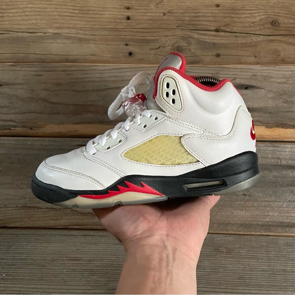 Women Size 6.5 / Size 5 Youth 2020 Nike Air Jordan 5 Fire Red Basketball Sneaker - Picture 1 of 8